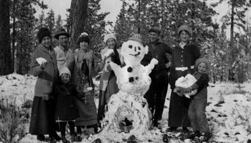 People with snowman