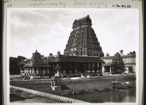 Conyeevaram. Hall of one hundred pillars and temple elephant (near Madras)