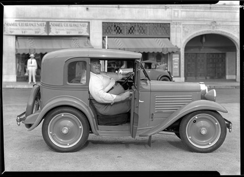 "Happy" Moore, 500 pounds, in an automobile. 1930