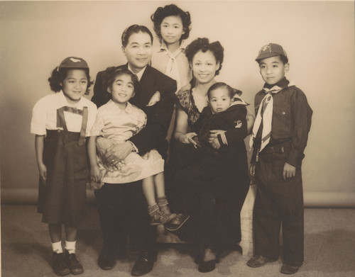 Soriano Family Portrait by Local Filipino Photographer Bob Fogata in Santa Paula, CA