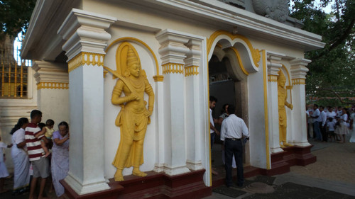 Sri Mahā Bodhi shrine; Modern shrine entrance