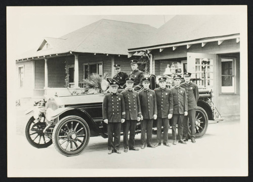 Unidentified crew in front of fire Station No. 3, Anaheim Street & Gladys Place