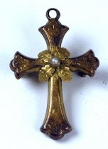 Brass pendant with pearl