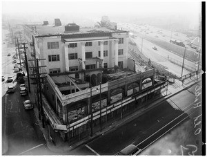 Tearing down Westmoore Hotel at 1000 West 7th Street, 1957