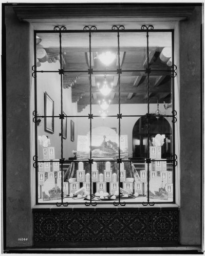 D2.3 - Displays, Window - Pasadena Office