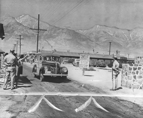 Japanese leave Manzanar