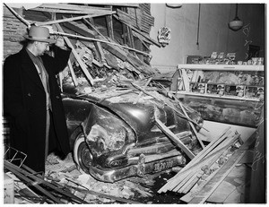 Auto into market ...52nd Street and Figueroa Street, 1951