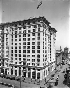 Exterior view of the Los Angeles Investment Building (later the C.C. Chapman Building), ca.1913-1918