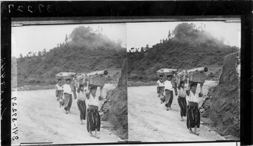 Homeward from the market. Guatemala. Oudine, 1938-39. Not cataloged