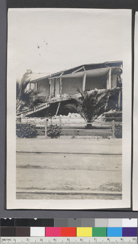 [Unidentified collapsed building. San Jose? Stanford University? Palo Alto?]