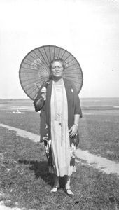 Helen Madsen i Peitaho, sommeren 1932. Helen Madsen (25.4.1888 -30.10.1968). Udsendt som missionær 1920