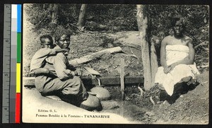 Collecting water, Madagascar, ca.1920-1940
