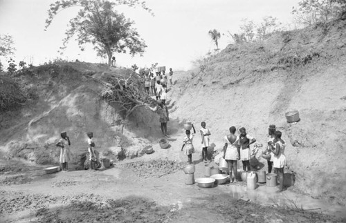 Village women collecting water, San Basilio de Palenque, 1977