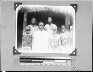The preacher Wamusamba and his family, Nyasa, Tanzania, 1936