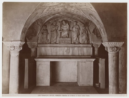 No. 20722. Venezia - Basilica di S. Marco. L'Altare nella Cripta
