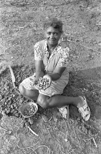 A woman displaying peanuts, San Basilio de Palenque, 1977