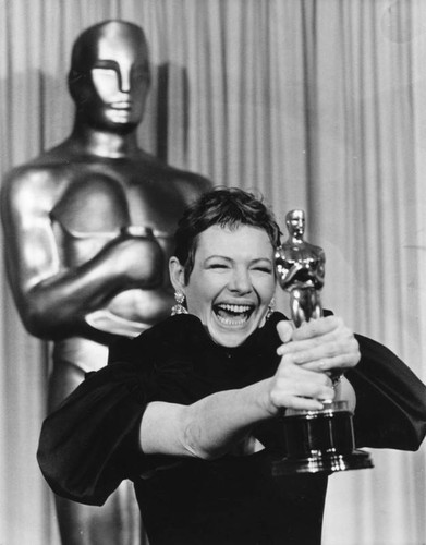 Dianne Wiest wins Academy Award