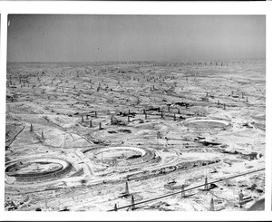 Aerial view of the Midway-Sunset Oil Field in Kern County, 1920-1930