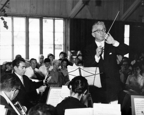 Henri Temianka conducting at the Music Weekend