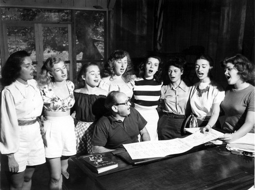 Max Helfman at the piano with Brandeis singers