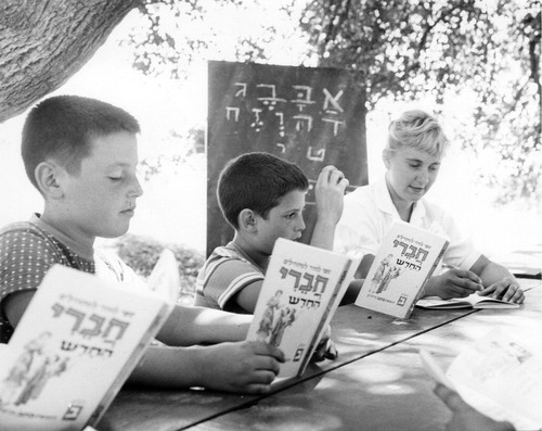 Learning Hebrew at Camp Alonim