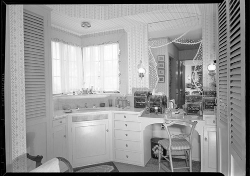 Arden, Eve [and Edward Bergen], residence. Bathroom