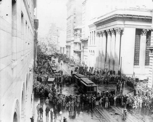 [Group of people gathering around a cable car on Montgomery and California Street]