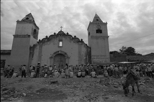 Crowd at church, Corinto, Morazán, 1983
