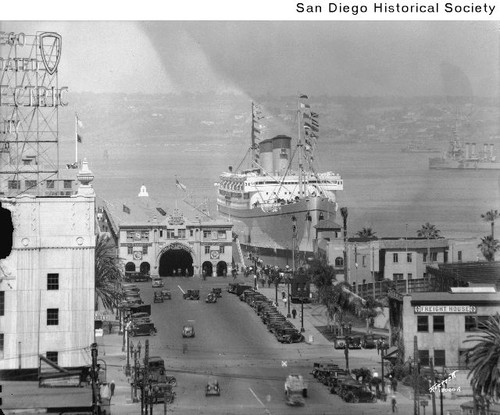 The SS Monterey preparing to dock at the Broadway Pier