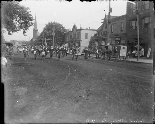 [Illegible...] middag, 12 Aug. '11. [Parade with United States flags. Unidentified location. 1911.] [negative]
