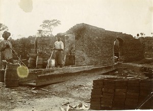Construction of the store of Samkita, in Gabon