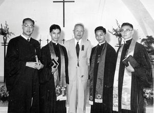 Ordination af pastor Peter Chou Chingfu, Panchiao, Taiwan, 1959. (Anvendt i: Dansk Missionsblad nr 21/1959)