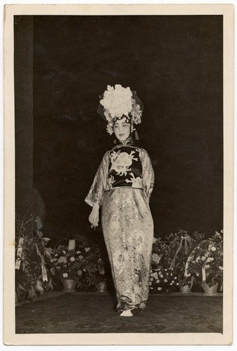 Actress in Manchu attire /