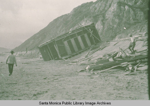 Storm-damaged bathhouse on Pacific Coast Highway at Via de La Paz