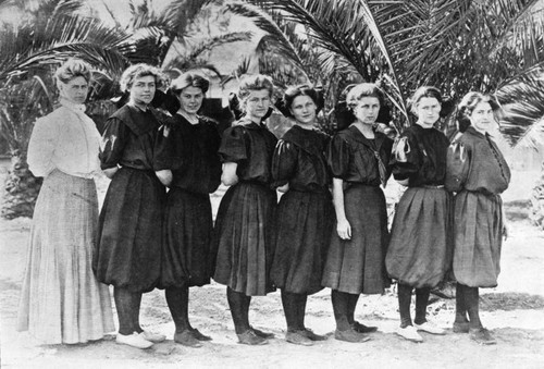 Girl's baseball team, 1908