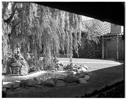 Leeds, William, residence [Rancho Moana]. Garden