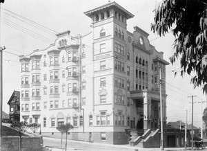 Exterior view of the Hotel Pepper on the corner of Seventh Street and Burlington Avenue, 1905