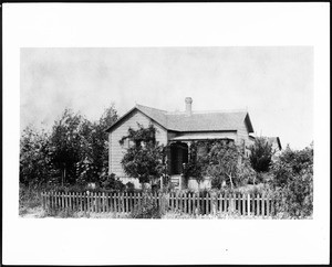 Exterior view of a cottage on Spring Street, later the site of the Security First National Bank head office, ca.1880-1940