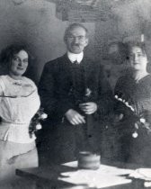Lee de Forest with two women