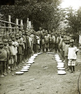 Waiting for a meal, Congo, ca. 1900-1915