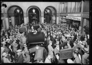Crowd listening to Dempsey-Tunney fight over Atwater Kent Radio, Southern California, 1927