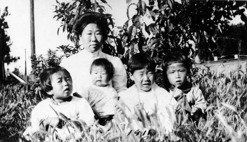 Helen Ahn with children