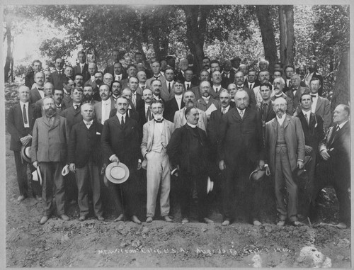 Group photograph of the members present of the International Union for Co-Operation in Solar Research, Mount Wilson, 1910