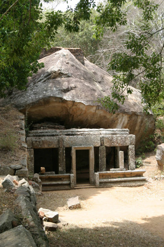 Kaludiya (Black Water) Monastery: Cave dwelling: Landscaping