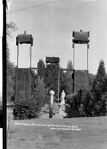 Mark Twain Monument at Angles Camp, Calif