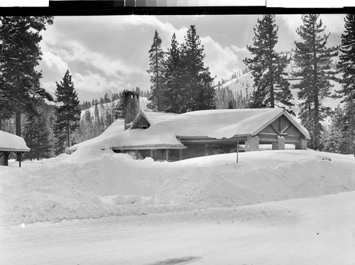 Donner Lake Lodge on Highway 40, Calif