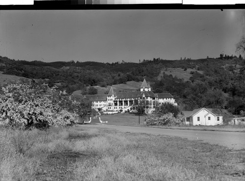 Hotel Lucerne on the Shores of Clear Lake, Calif