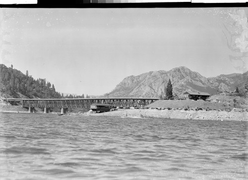 Bridge Bay Resort on Shasta Lake, Calif