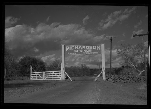 Entrance to Richardson Mineral Springs, Calif