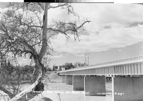 Sacramento River Bridge, Red Bluff, Calif